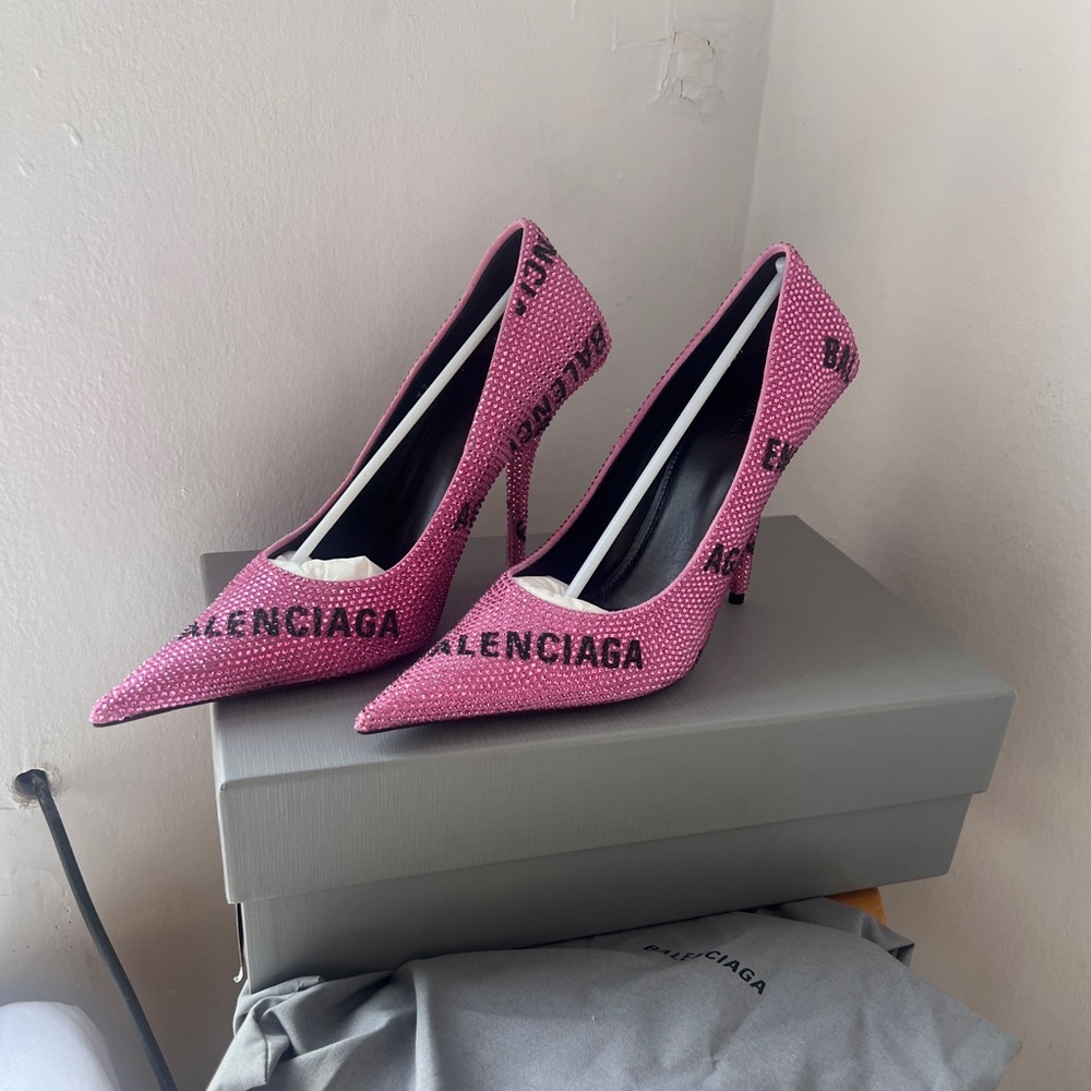BRAND NEW Balenciaga Rhinestones Crystal Pointed-Toe Pumps Pink Sz 37 Us 7